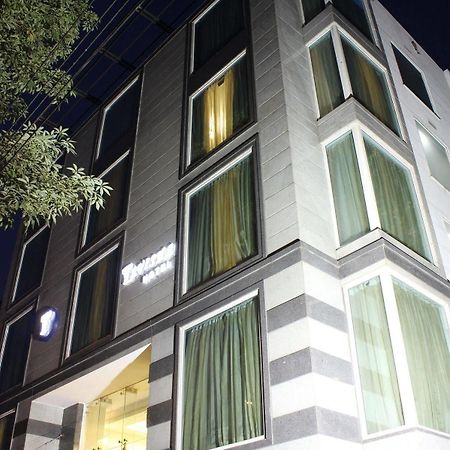 Rosemallow Hotel Yeni Delhi Dış mekan fotoğraf