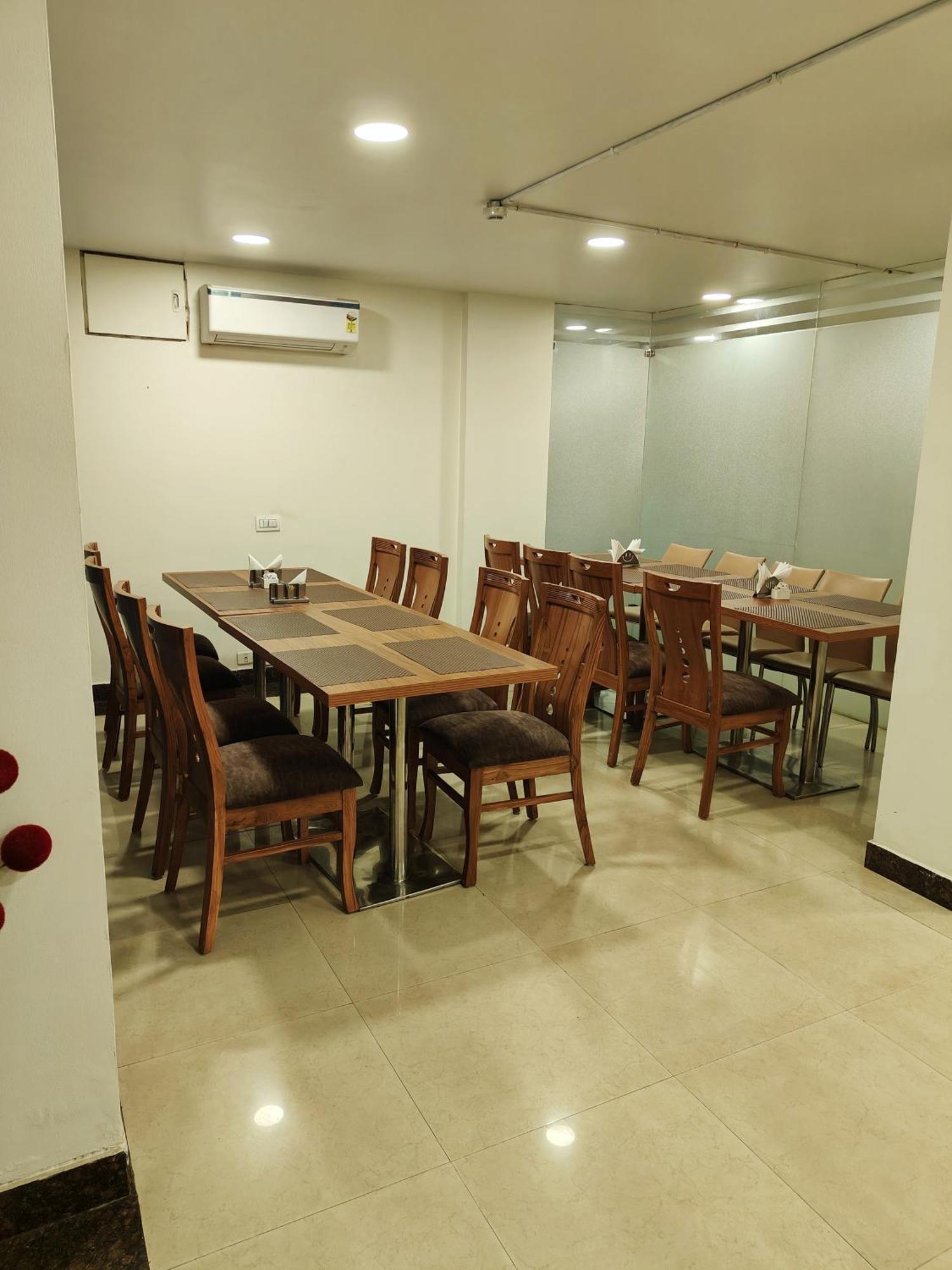 Rosemallow Hotel Yeni Delhi Dış mekan fotoğraf