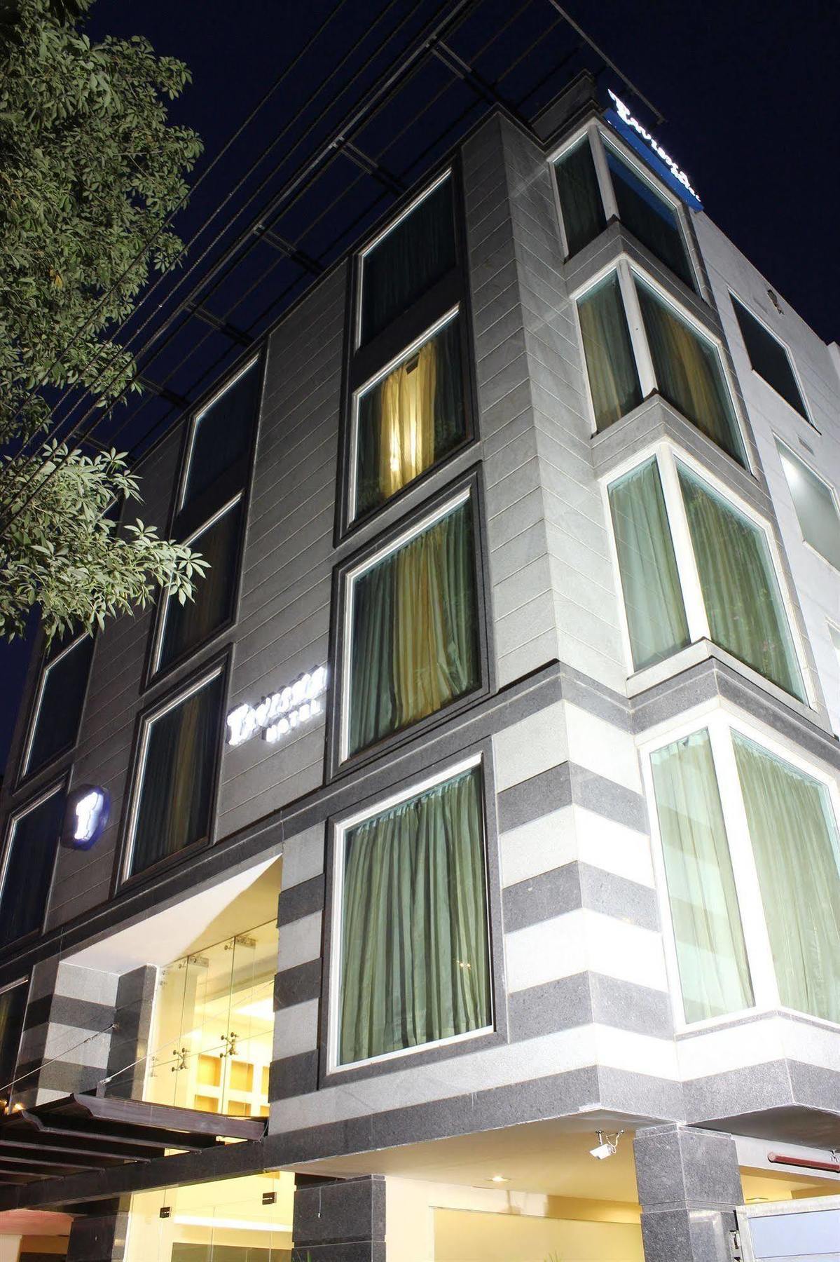 Rosemallow Hotel Yeni Delhi Dış mekan fotoğraf
